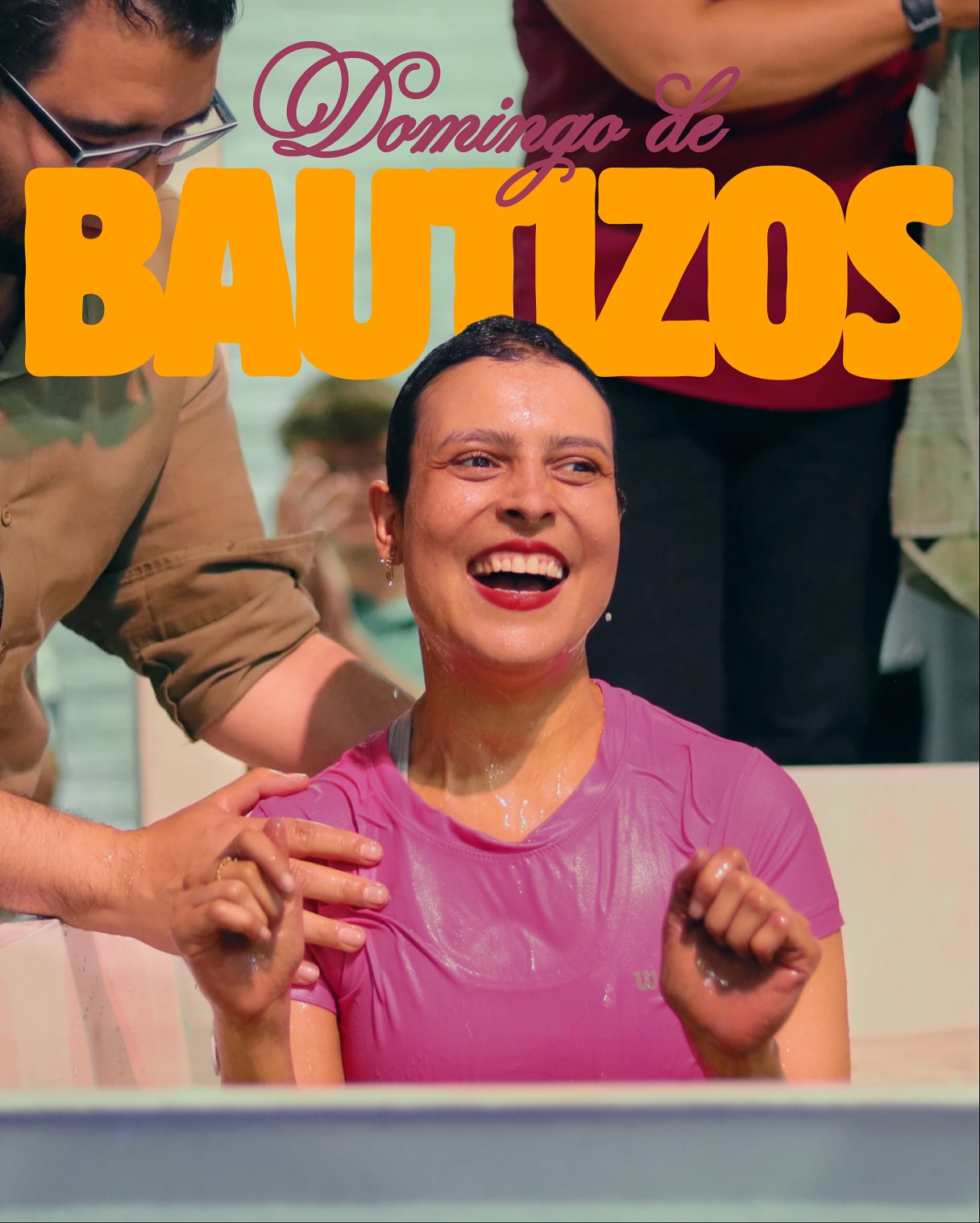Domingo de Bautizos - Mujer sonriendo