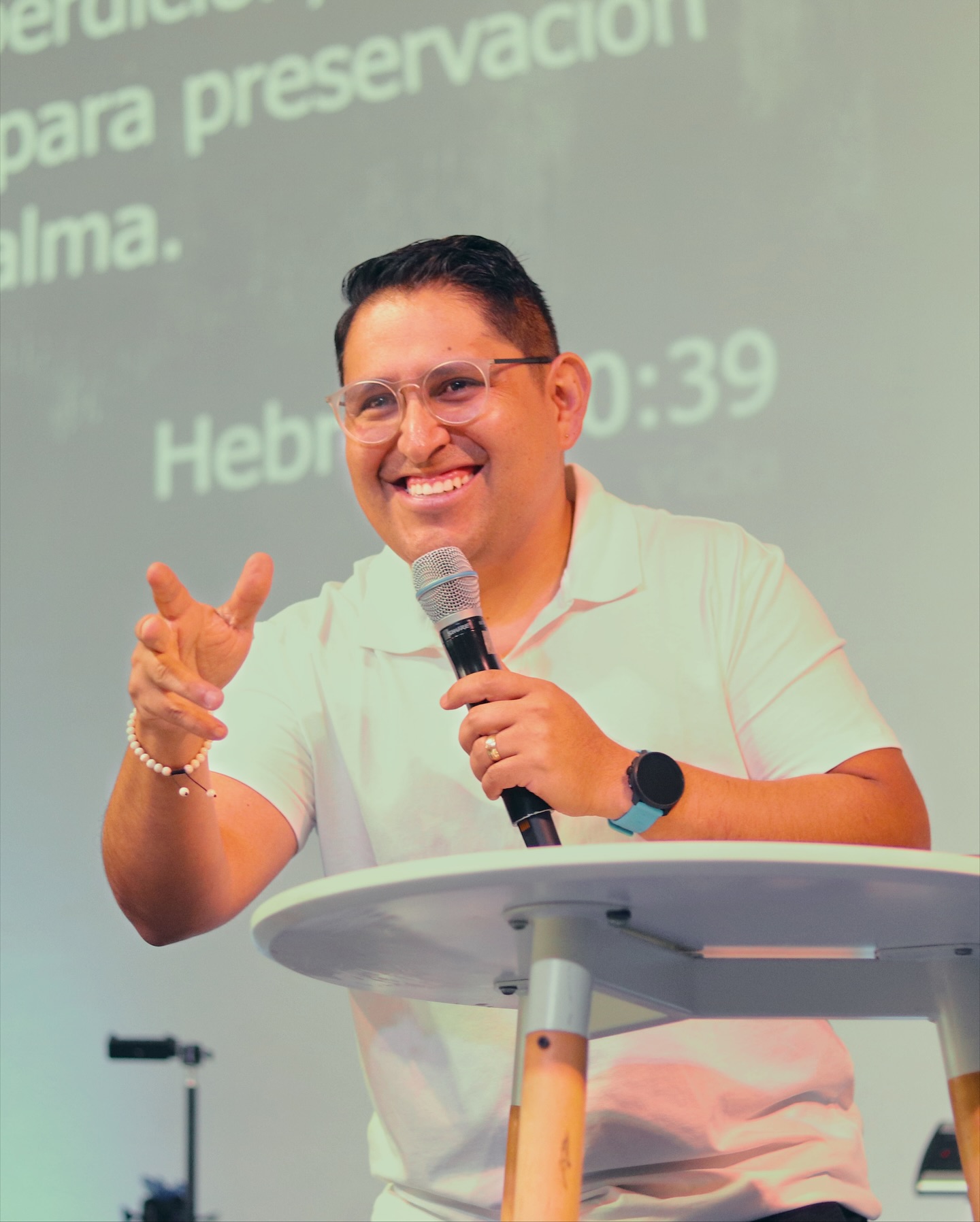 Predicador sonriendo